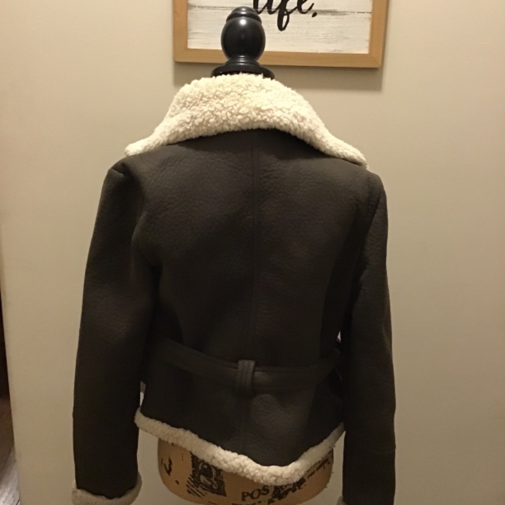 FOREVER 21 GREAT CONDITION, BOMBER JACKET, SIZE MEDIUM, SEE PICTURES - Picture 2 of 5